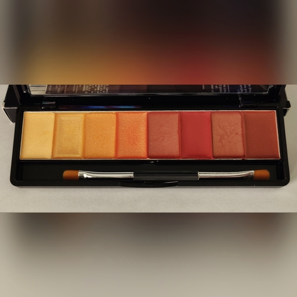 Avon Eight in One Lip Palette - Natural Ribbons - Picture 5 of 6